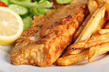 Close up image of a plate of fish and chips.